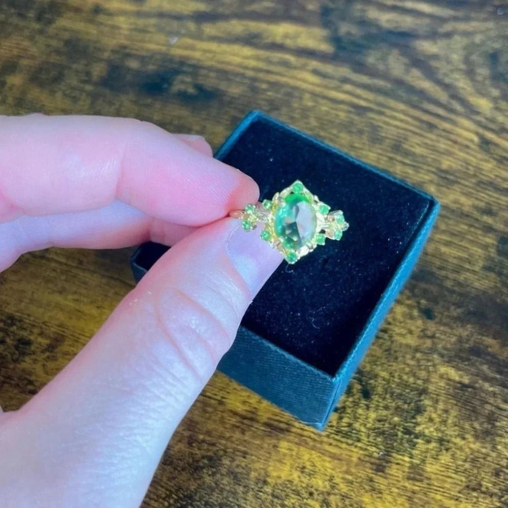 Size 8 Gold-Plated Ring with Green Imitation Zircon - New